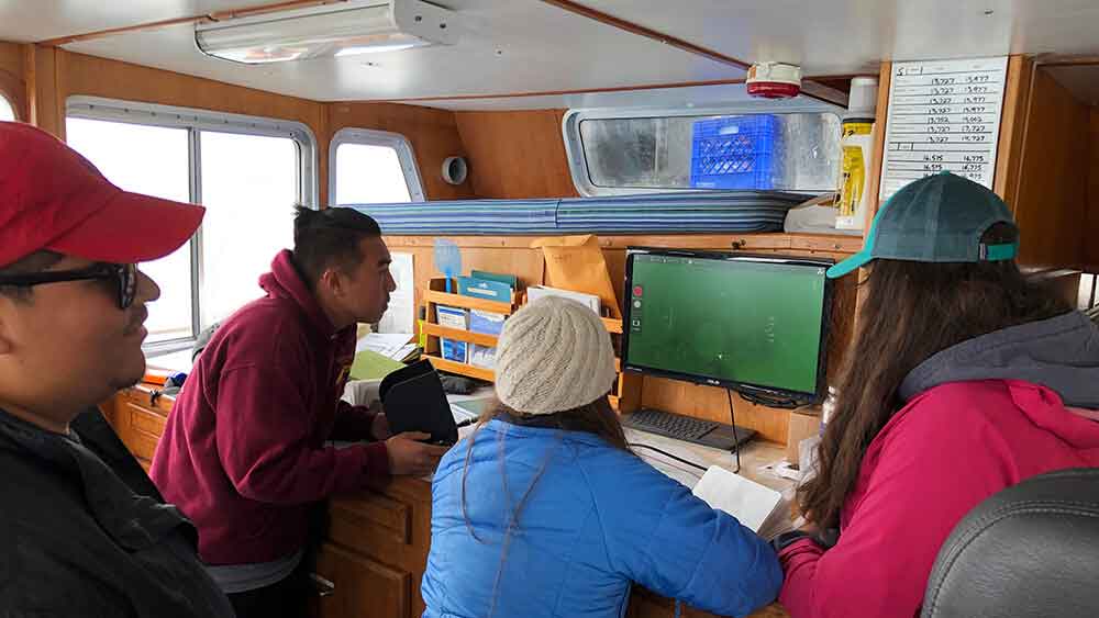 students learn to use a remotely operated vehicle