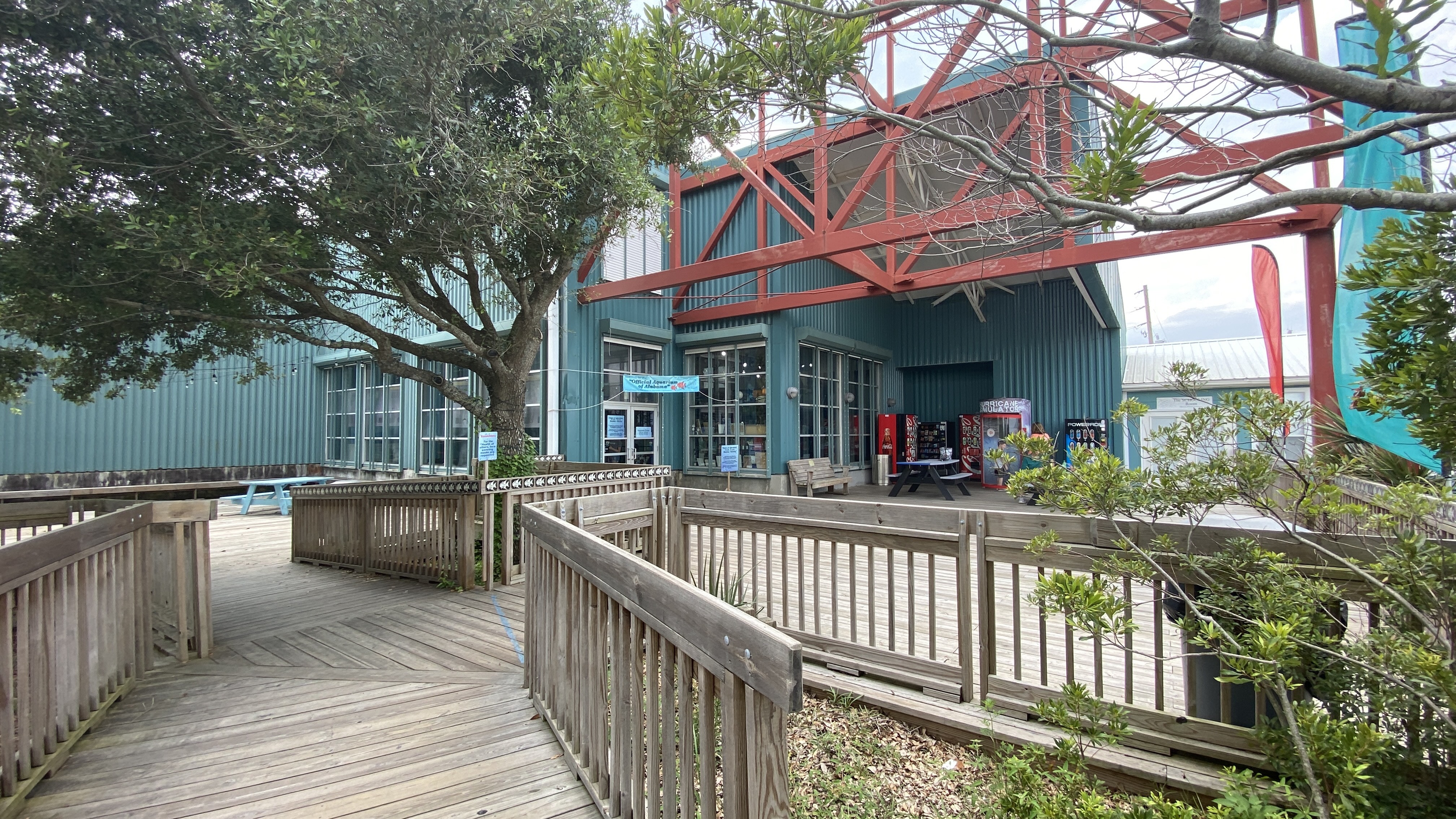 entrance to the Alabama Aquarium