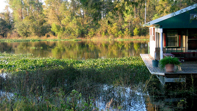 houseboat